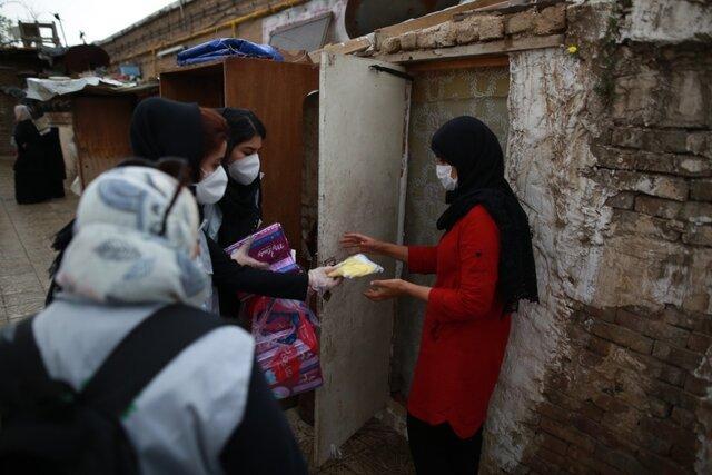 توزیع بسته های بهداشتی بین ساکنان کوره های آجرپزی جنوب تهران