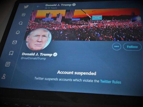 توئیتر حساب ترامپ را تعلیق کرد